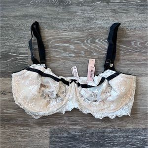 Victoria’s Secret DREAM ANGELS
Wicked Unlined Lace Balconette Bra